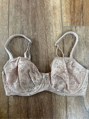 VS Lace Underwire Bra in Nude